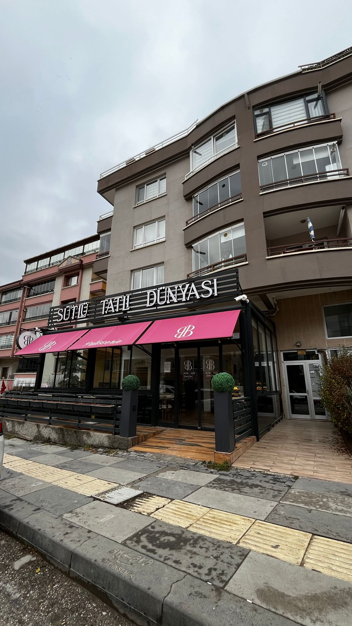 Bi Sütlü Bi Tatlı Atmosfer